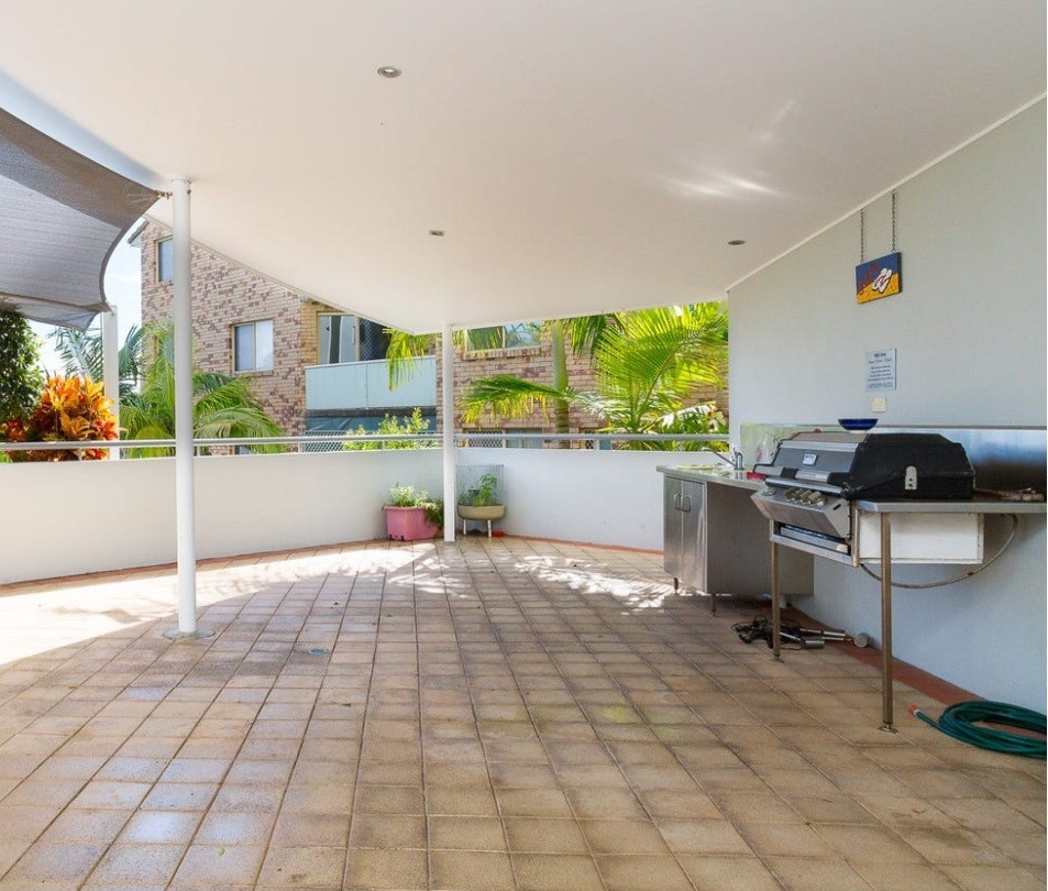 Fully equiped BBQ area